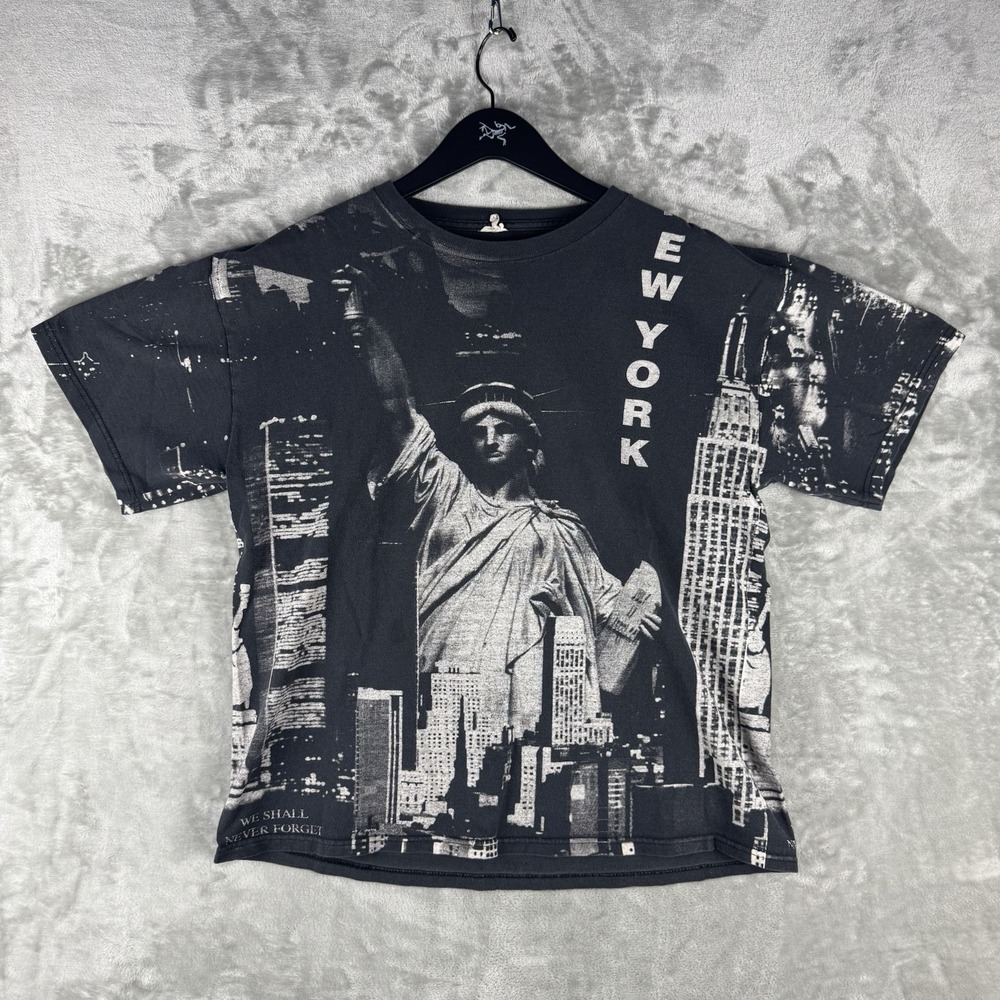 Vintage New York City AOP Never Forget 9/11 T Shirt Mens Large Y2K Twin Towers